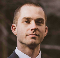 Thomas Whitfield en un retrato, analista de trading y especialista en el mercado cripto